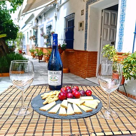 Tipico Y Pintoresco Patio De Vecinos, Con Encanto Севілья Екстер'єр фото