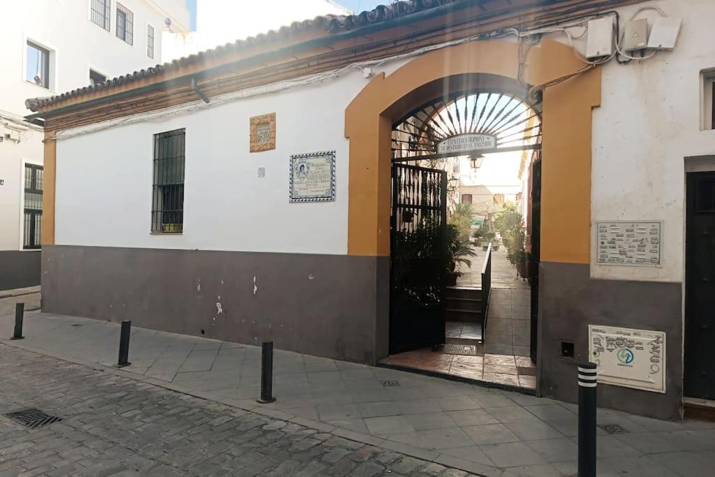 Tipico Y Pintoresco Patio De Vecinos, Con Encanto Севілья Екстер'єр фото