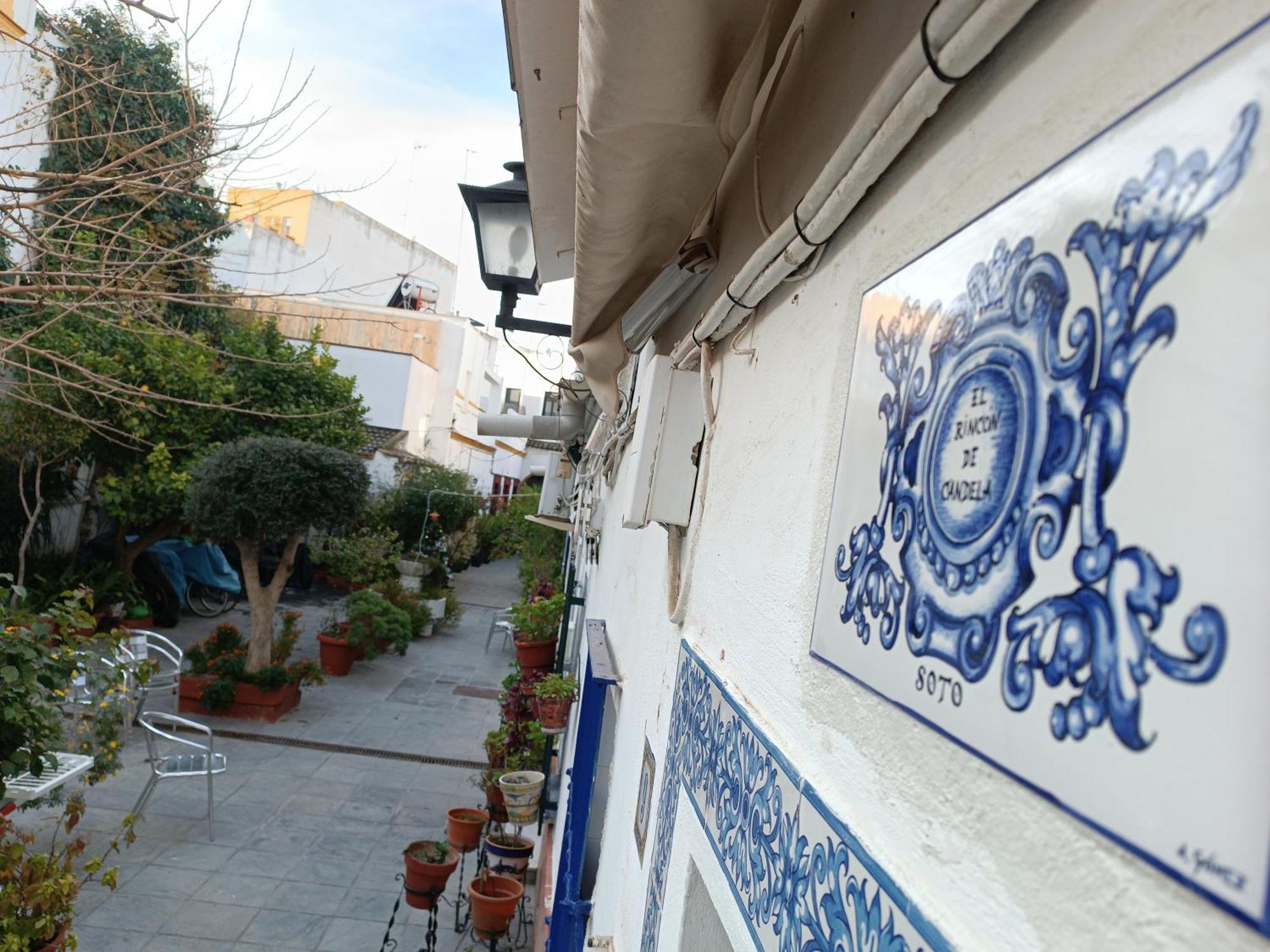 Tipico Y Pintoresco Patio De Vecinos, Con Encanto Севілья Екстер'єр фото